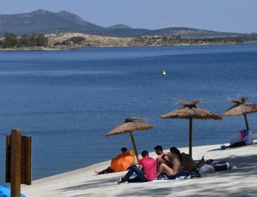 Extremadura pierde dos Banderas Azules este verano pero mantiene siete distintivos de calidad en sus playas de interior