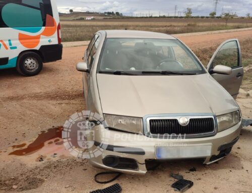 Un conductor pierde el control de su coche en la vereda entre Don Benito y Vva. de la Serena