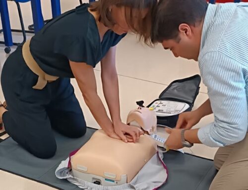 Banca Pueyo refuerza la seguridad cardiovascular con la instalación de un desfibrilador en su sede central de Villanueva de la Serena