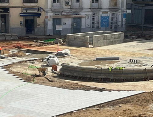 Comienza el solado y la instalación de la fuente en la Plaza de España de Don Benito