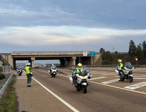 77 motoristas de la Escuela de Tráfico de la Guardia Civil de Mérida recorren la provincia de Badajoz, Córdoba, Sevilla, Málaga y Granada