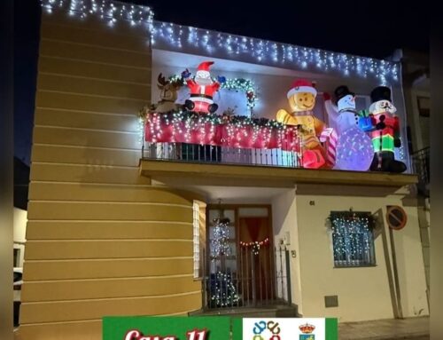 Una casa de la calle Don Llorente gana el primer concurso de decoración navideña de balcones ‘Ciudad de Don Benito’